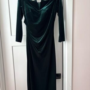 Luxurious Dark Green Velvet Long Sleeve Gown